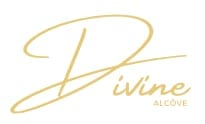 Logo de @Divine Alcôve avec le mot « Divine » en élégante écriture dorée sur fond blanc.