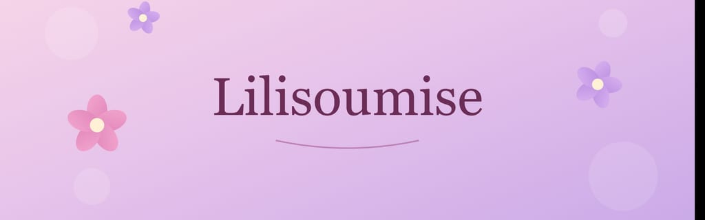 Bannière aux tons rose et violet avec des fleurs stylisées et le texte « Lilisoumise » au centre.