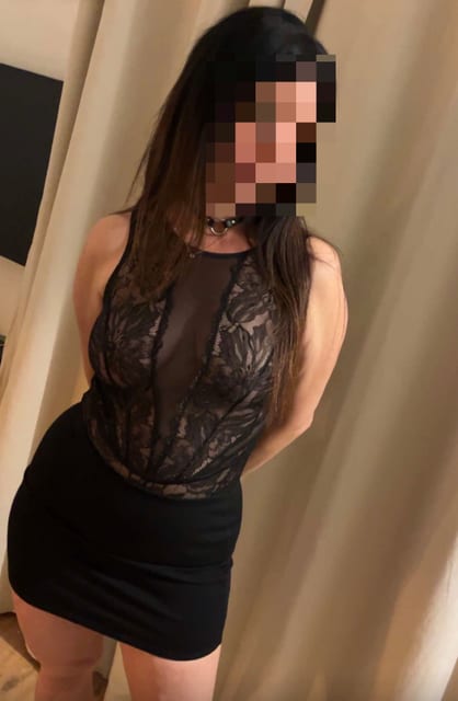 The night I dared to show almost everything in a swingers' club — image 2